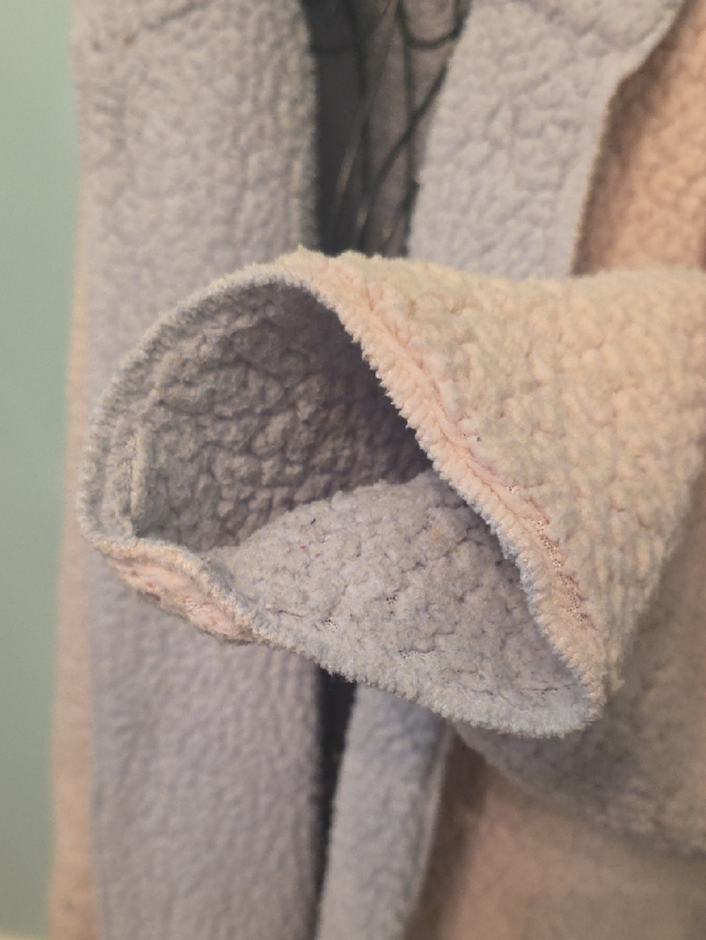 Urban Outfitters Reversible Teddy Jacket in Blush Pink & Light Gray - Picture 7 of 9